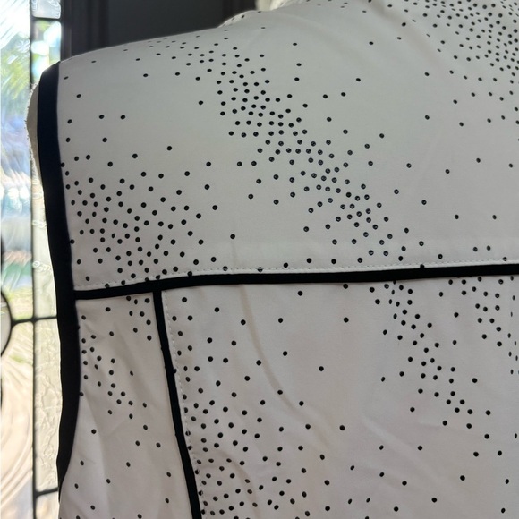 Chico’s ZENERGY Neema Travel Contrast Trim Zip-Up Vest - Picture 6 of 9